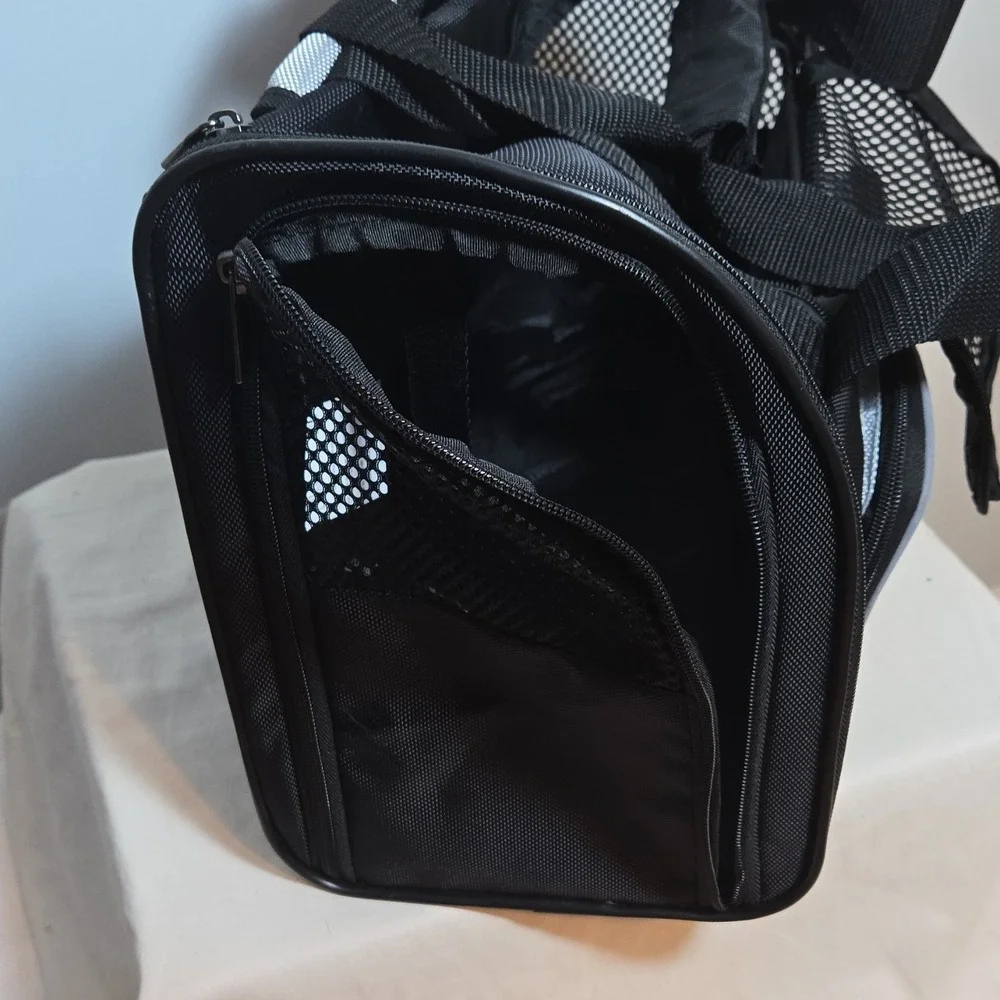 NWT Zoofari Backpack Pet Carrier for Small Dogs and‎ Cats Black/Silver 17.6 lb